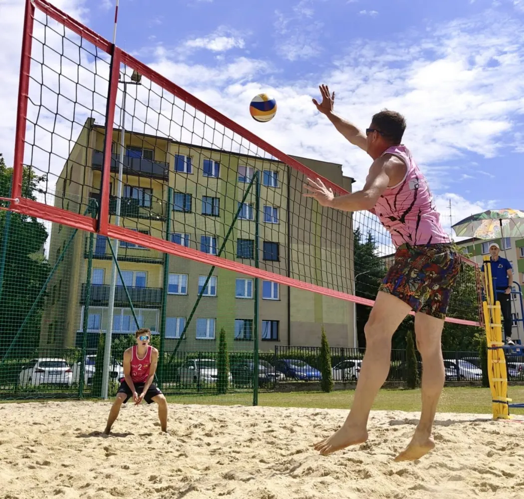 Plażowa siatkówa w centrum Sieradza