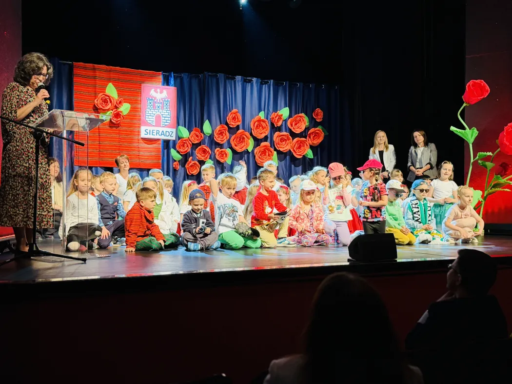 Przedszkolaki z „Dwójki” podbiły sieradzki teatr! Wyjątkowy spektakl na 890-lecie miasta