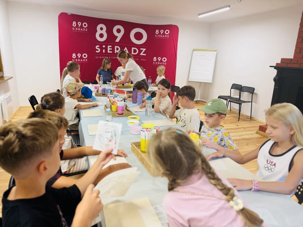 Mali artyści w Dworku Modrzewiowym