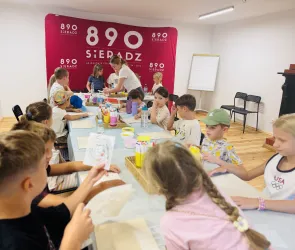 Mali artyści w Dworku Modrzewiowym