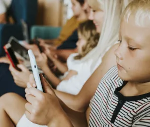 Cyfrowe Mosty – wsparcie dla rodziców i nauczycieli w świecie nowych technologii