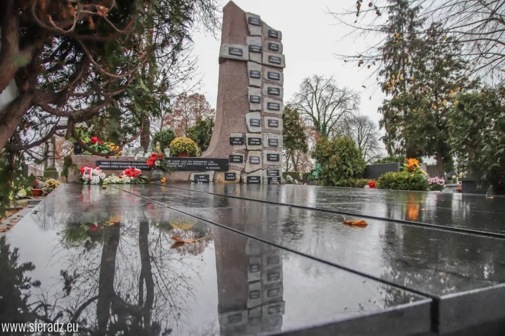 Uroczystości upamiętniające 86. rocznicę rozstrzelania Sieradzkich Zakładników