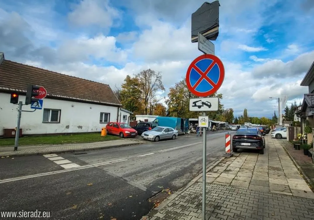 Wszystkich Świętych 2026 w Sieradzu: Sprawdź zmiany w organizacji ruchu i rozkład bezpłatnej komunikacji miejskiej!