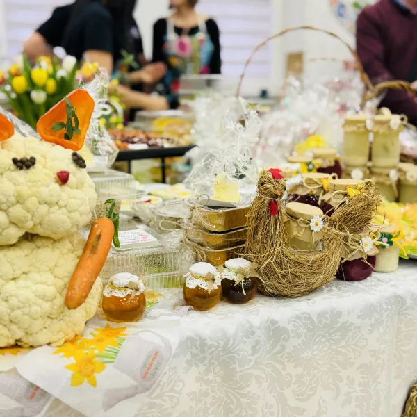 Smaki tradycji i blask regionu: Tradycyjna Wystawa Stołów Wielkanocnych w Sieradzu