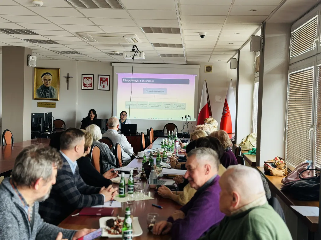 Wspólnie dla seniorów – konsultacje Programu Polityki Senioralnej Województwa Łódzkiego 2030 w Sieradzu