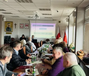 Wspólnie dla seniorów – konsultacje Programu Polityki Senioralnej Województwa Łódzkiego 2030 w Sieradzu