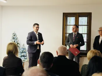 pierwsze wydarzenia w dworku modrzewiowym (1)